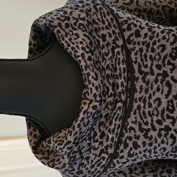 Sweater - Picture 5 of 16